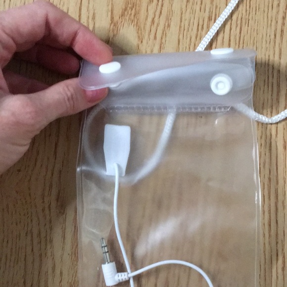 iPhone waterproof pouch Great for Boating Water Events Activities Etc - Picture 3 of 6